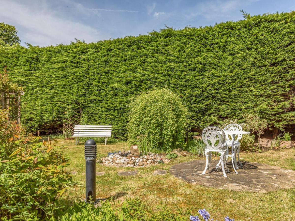 Pass The Keys Charming Apartment Attached To Thatched Cottage Chichester Exterior foto